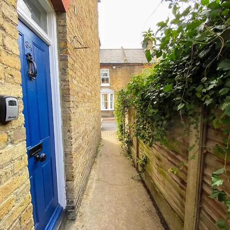 Spacious Centre Gem House With Parking Canterbury