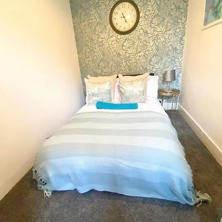 Spacious Centre Gem House With Parking Holiday home *