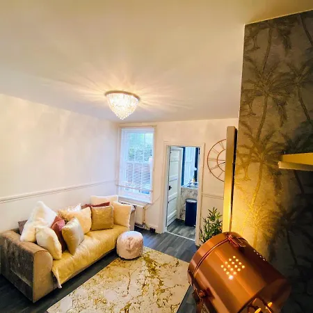 Holiday home Spacious Centre Gem House With Parking Canterbury