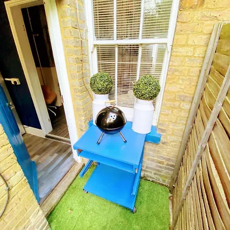 Spacious Centre Gem House With Parking
