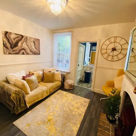 Holiday home Spacious Centre Gem House With Parking Canterbury