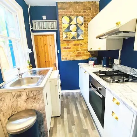 Spacious Centre Gem House With Parking * Canterbury