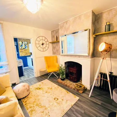 Spacious Centre Gem House With Parking *