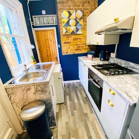 Spacious Centre Gem House With Parking Holiday home