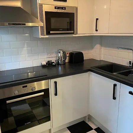 And Apartment's 3* Canterbury