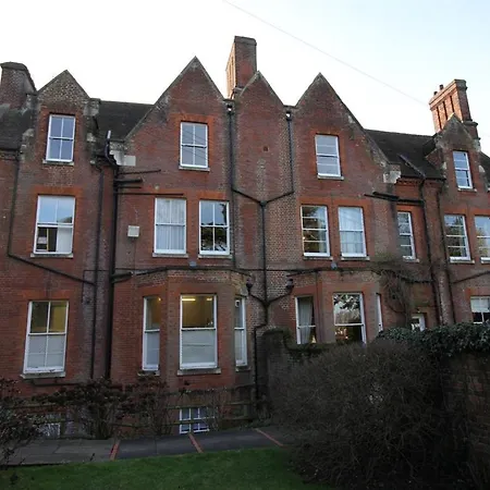 And Apartment's Hotel
