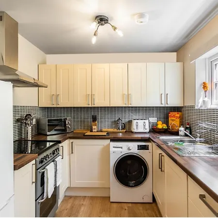 Perfect For Professionals & Families - Allocated Parking - Wifi Canterbury