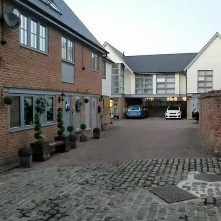 Modern Centre House With Free Parking *