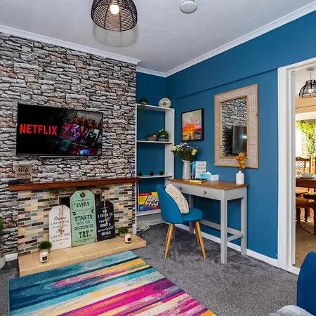 Perfect For Contractors - - Free Parking - Ultra Wifi *