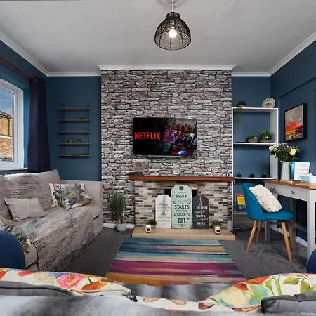 Perfect For Contractors - - Free Parking - Ultra Wifi *