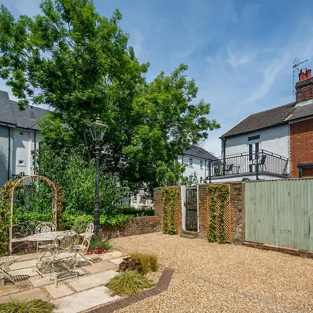 Pass The Keys Charming 2 Bed With Parking In Holiday home Canterbury