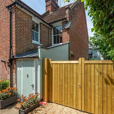 Holiday home Pass The Keys Charming 2 Bed With Parking In *