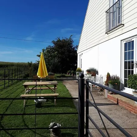 Wonderful Rural Dwelling- Relax Or Explore Kent! Holiday home