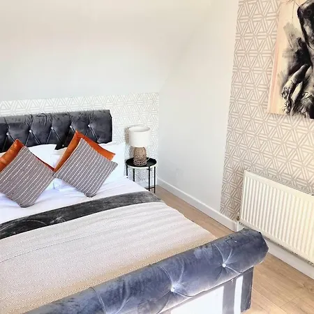 3 Bedroom House By Mesh Short Lets For Contractors And Corporate For Short & Long Term * Canterbury
