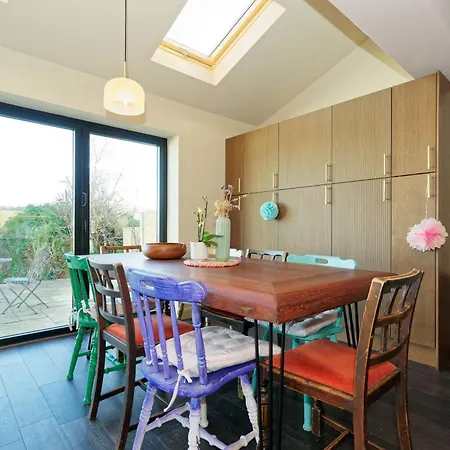 Cheerful Family Friendly Patio With Bbq Holiday home *