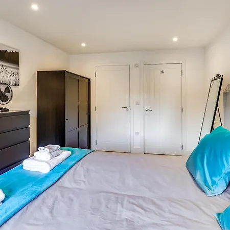 Apartment Exceptionally Spacious Canterbury