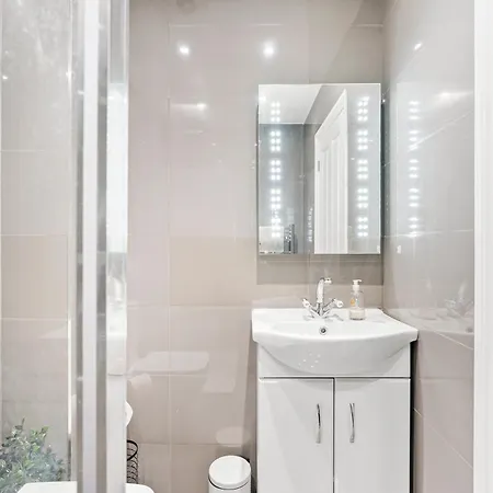 Apartment The Modern Gems Of -sleeps 14