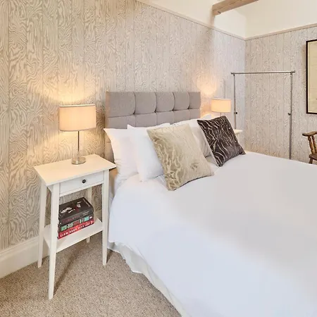 Host & - Roper Canterbury
