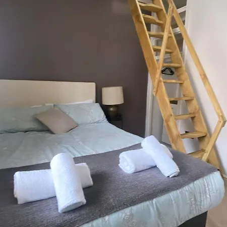 Victoria Refuge-3 Bedroom House Holiday home