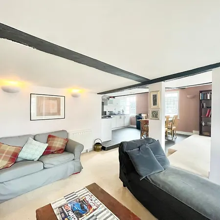 Cathedral Views In Centre Apartment Canterbury