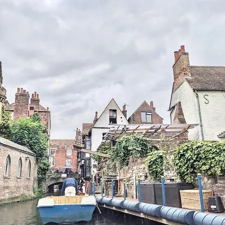 Cathedral Views In Centre Apartment Canterbury