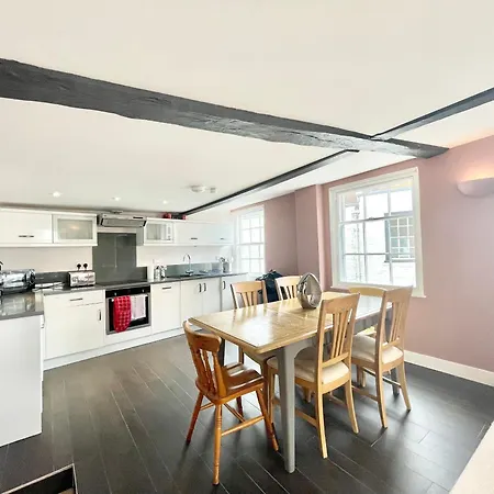 Cathedral Views In Centre Apartment