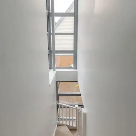 Modern Centre House With Free Parking *