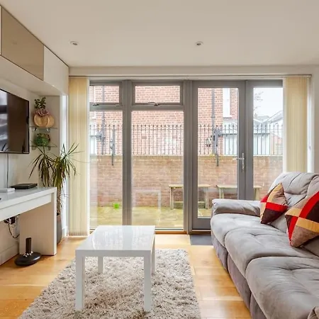Modern Centre House With Free Parking Appartement
