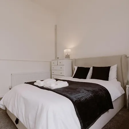 4 Bedroom Near Centre * Canterbury