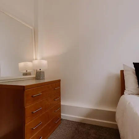 Holiday home 4 Bedroom Near Centre *