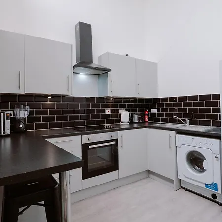 4 Bedroom Near Centre Canterbury