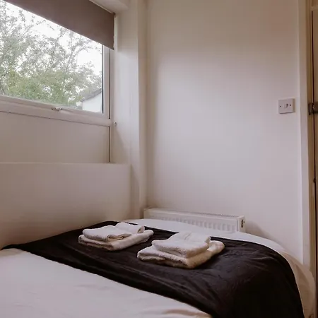 4 Bedroom Near Centre Holiday home Canterbury
