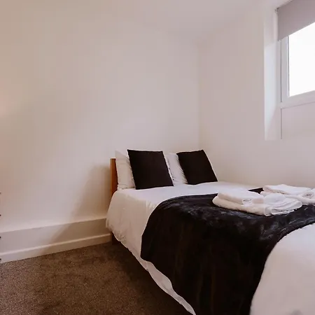 Holiday home 4 Bedroom Near Centre *