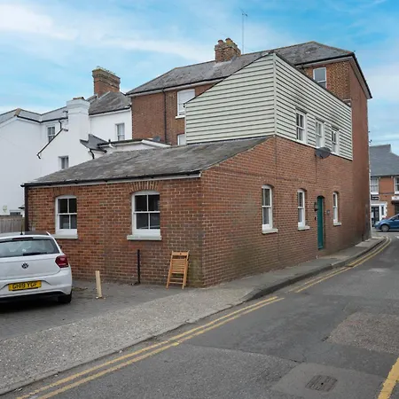 3-bedroom Charming House *