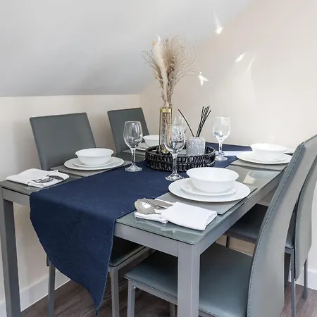 Spacious Centre Penthouse Gem - Cathedral Views! *