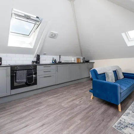 Apartment Spacious Centre Penthouse Gem - Cathedral Views! Canterbury