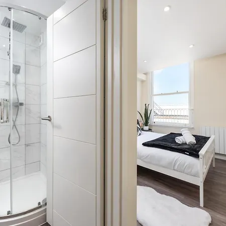 Apartment Spacious Centre Penthouse Gem - Cathedral Views! *