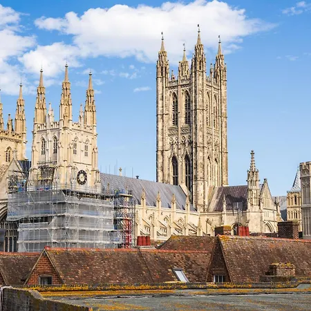 Apartment Spacious Centre Penthouse Gem - Cathedral Views! *