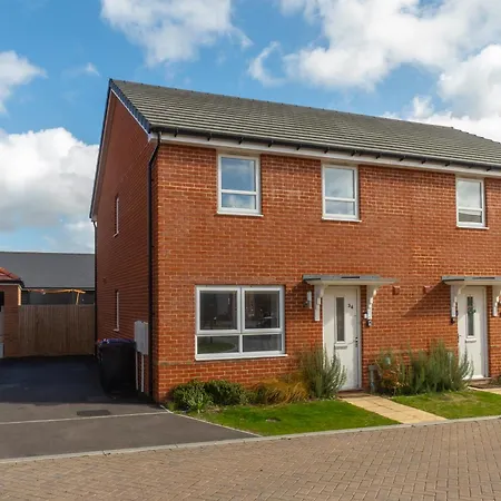 Holiday home Modern Spacious House With Free Parking & Garden - Sleeps 6 - Perfect For Contractors & Families Canterbury