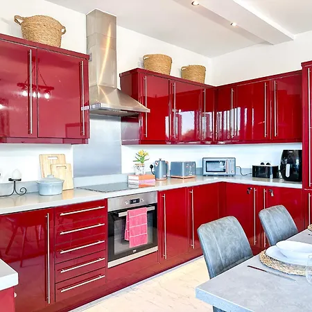 Apartment Luxury 2 Bedroom Penthouse Flat - Longer Bookings On Request