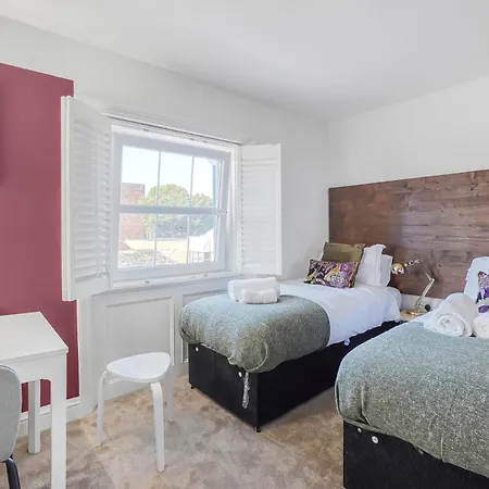 5 Bedroom House Stay- Sleeps Upto 9 *