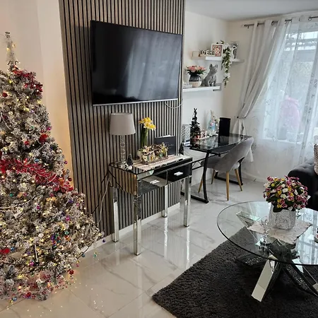 Modern 3-bed Hideaway Near Westgate With Parking Holiday home Canterbury