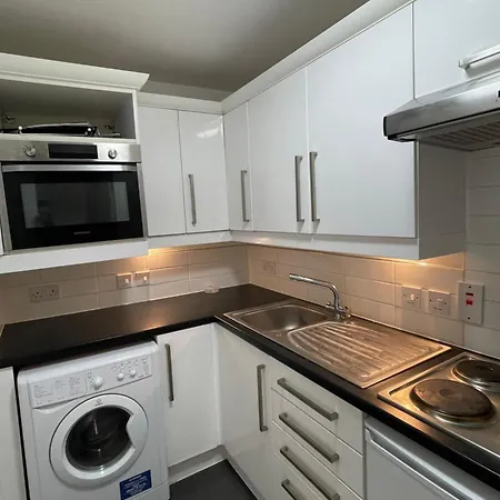 Apartment Centre Flat With Balcony