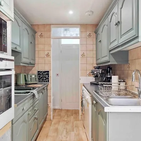 6-bed Luxury Hot Tub Retreat - Large Groups * Canterbury