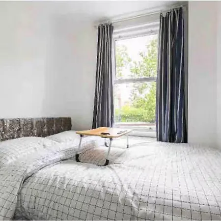 Center Spacious Bedrooms *