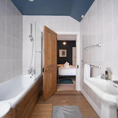 Rustic With Walking Distance Of The In Center! * Canterbury