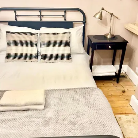 Rustic With Walking Distance Of The In Center! Canterbury