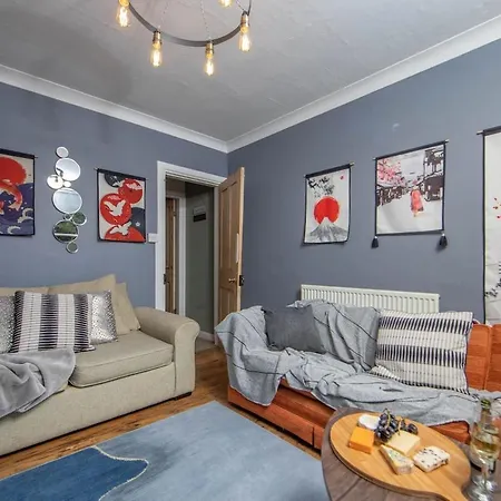 Rustic With Walking Distance Of The In Center!