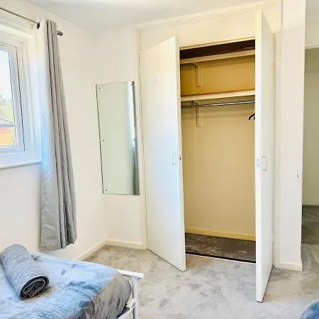 Lovely 2 Bed Near Town Centre * Canterbury