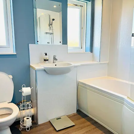 Lovely 2 Bed Near Town Centre Holiday home